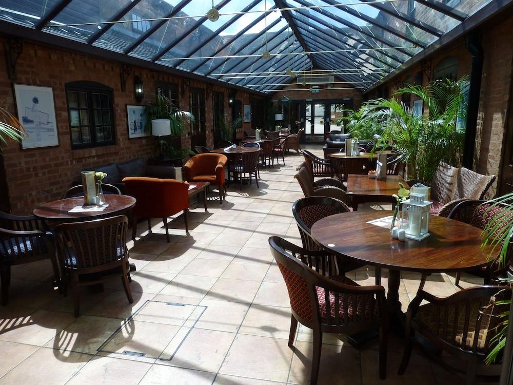 The Atherstone Red Lion Hotel Buitenkant foto